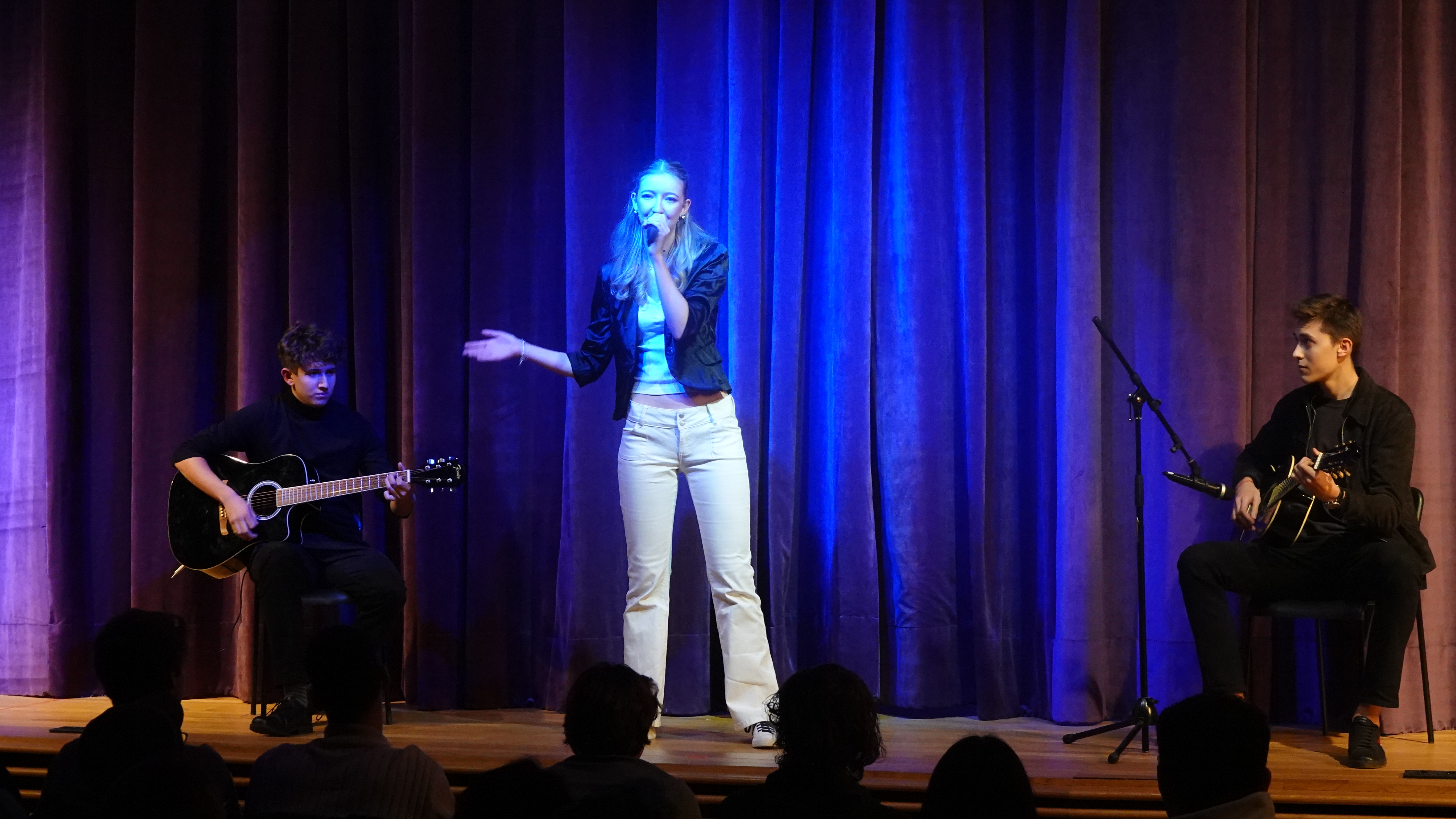 On Stage_DSC02657.JPG