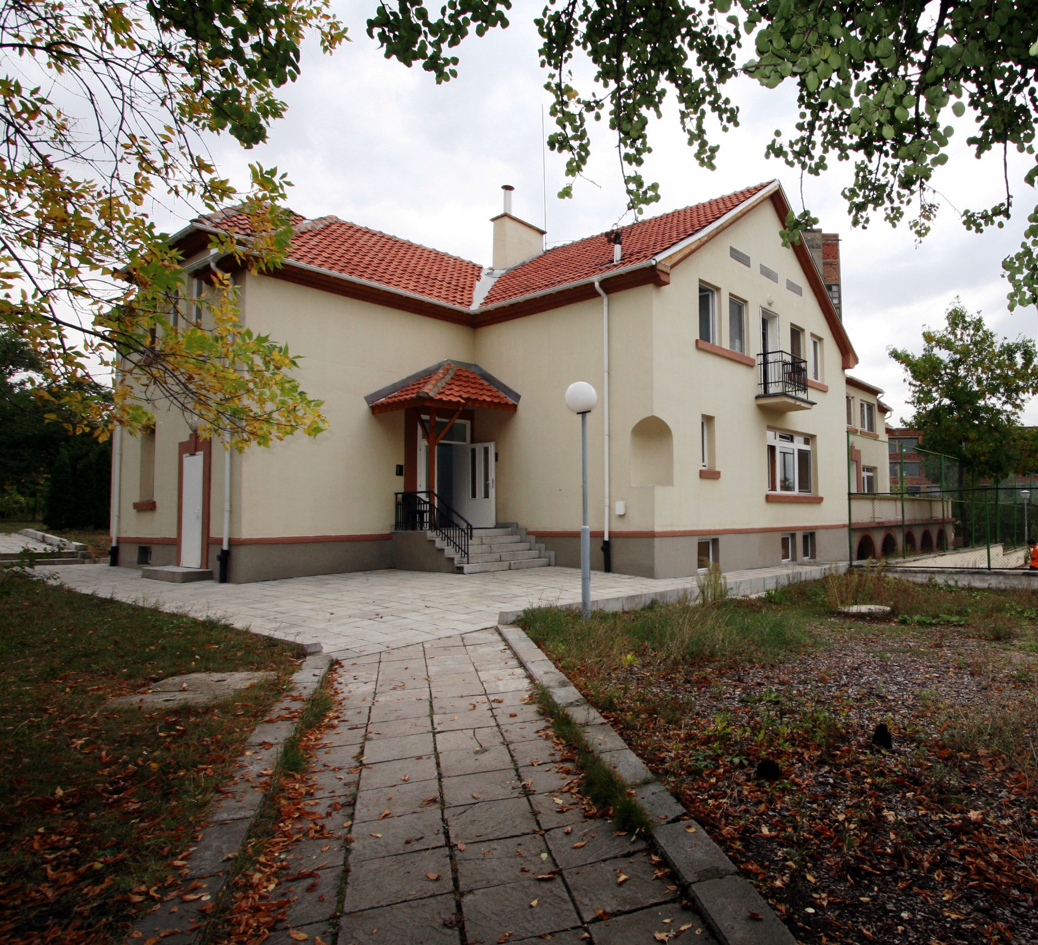 Perske House Dormitory (dorm-01).jpg